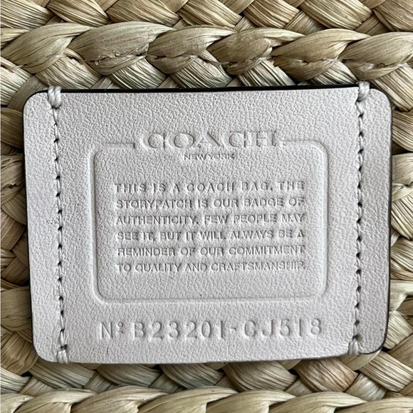 CJ518 - Coach Large Tote - Picture 7 of 12